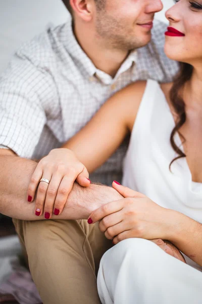 Happy newly married couple posing in nature — Stock Photo, Image