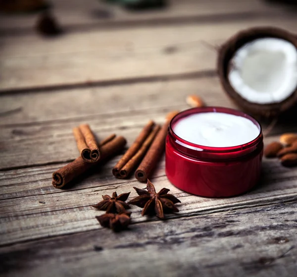 Bio-Cremes, Lotionen für Gesicht und Körper. natürliche Pflege für — Stockfoto