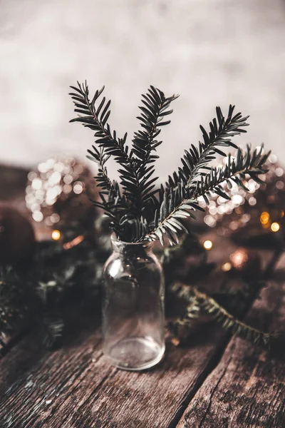 Capodanno, sfondo di Natale con scintille di Natale e giocattoli albero di Natale. Ricevuto. Vacanze — Foto Stock