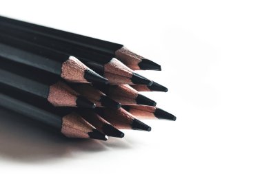 Siyah kalem beyaz arkaplanda izole edildi