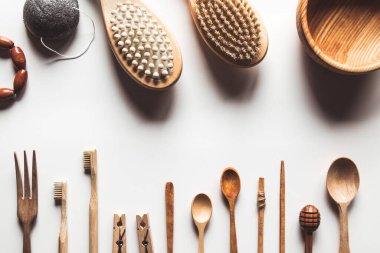 Beyaz arka planda doğal çevre. Sürdürülebilir yaşam tarzı kavramı. sıfır atık 