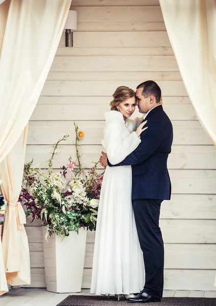 Wedding. newlyweds embracing against the backdrop of beautiful f — Stock Photo, Image