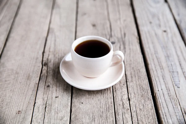 Taza de café sobre fondo negro —  Fotos de Stock