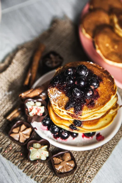 Picture of few pancakes with blackberries and sugar on wooden background — Stock Photo, Image