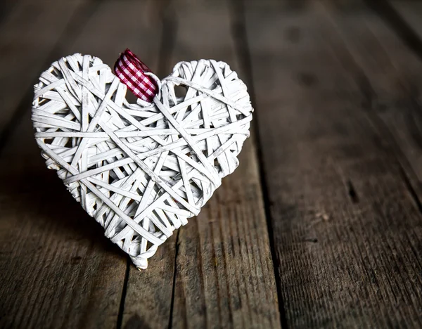 White heart on a wooden background. Valentine's Day, Day of the enamored — Stock Photo, Image