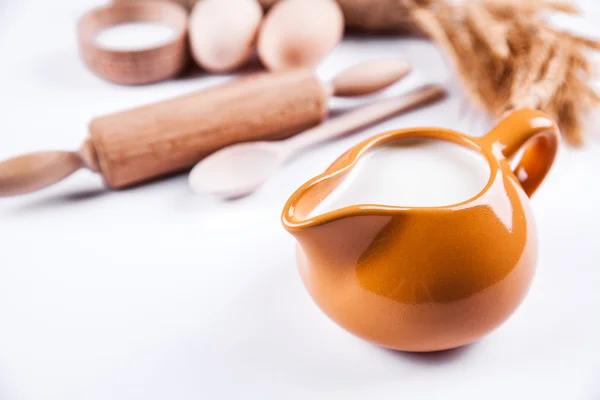 Backzutaten auf weißem Hintergrund. Essen. Kochen — Stockfoto