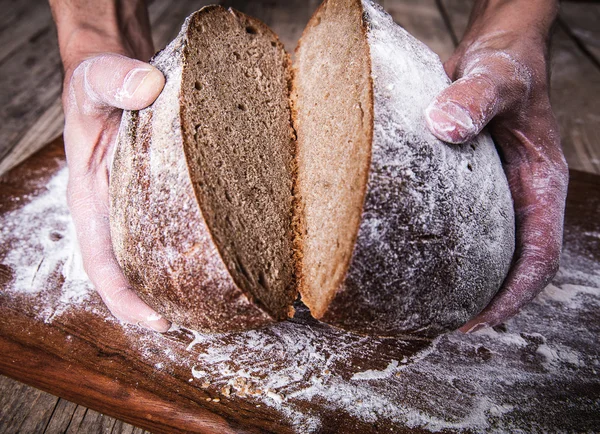 Food. rye bread in male hands — Stock Photo, Image