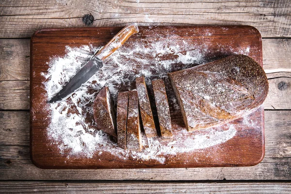 Food. sliced rye bread on a wooden background. Bread flour — Stock Photo, Image