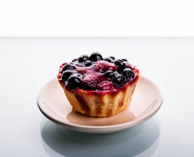 Blueber çeşitli vintage metal tepside Berry mini turta