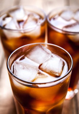 meşrubat ahşap arka plan üzerinde