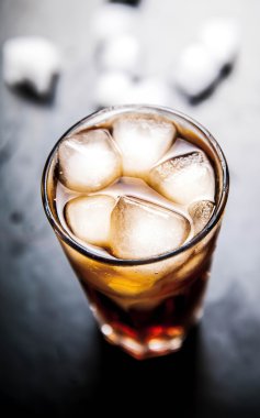 ahşap zemin buzlu Cola. alkolsüz içecekler