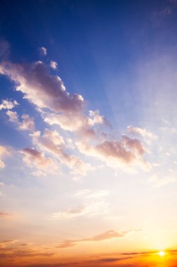 renkli gökyüzü ve gündoğumu. doğal peyzaj