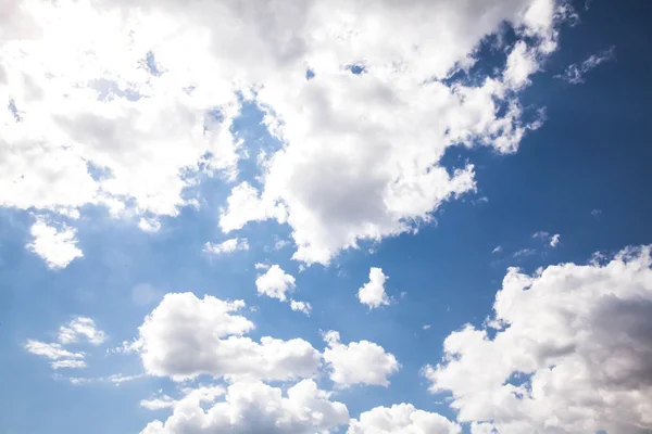 Cielo blu con nuvola primo piano — Foto Stock