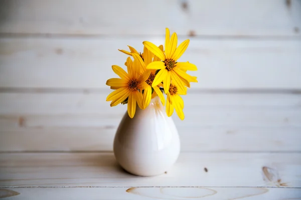 Bahar çiçekleri ile natürmort — Stok fotoğraf
