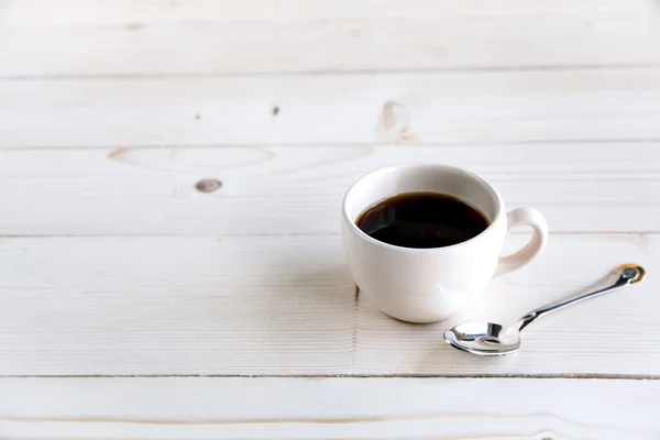 Kaffeetasse vor Holzhintergrund — Stockfoto