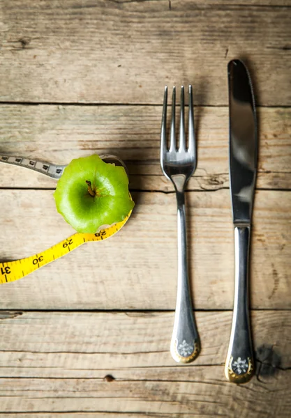 Stub of green apple and centimeter. Sport healthy food. — Stok fotoğraf