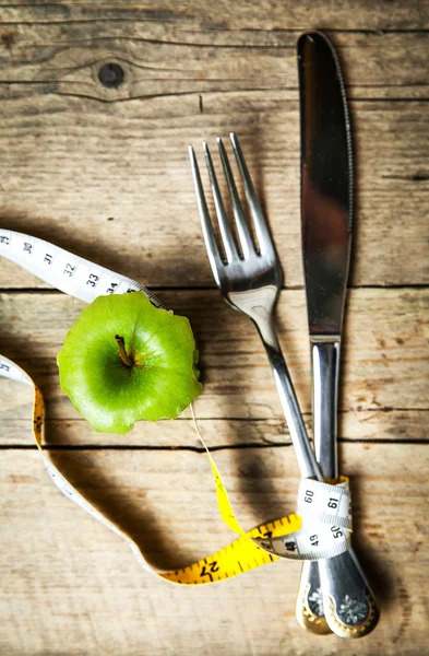 Stub of green apple and centimeter. Sport healthy food. — Stok fotoğraf