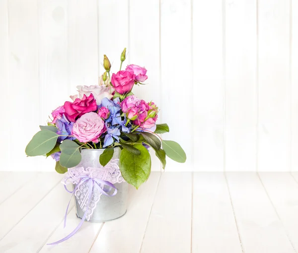Flowers. bouquet of roses in a bucket — Stock Photo, Image