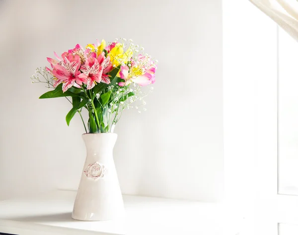 Alstroemeria flowers in vase on table — Stock Photo, Image