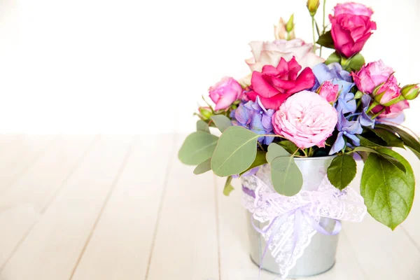 Flowers. bouquet of roses in a bucket — Stock Photo, Image