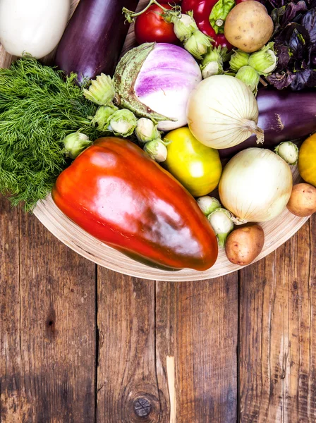 Fresh vegetables on wooden background — Stock Photo, Image