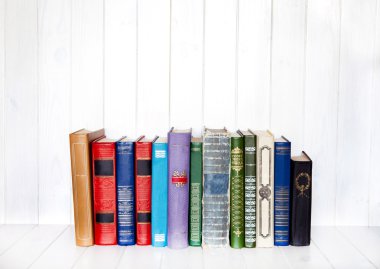 eski kitap raf boş dikenleri