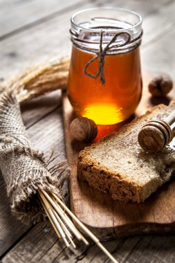 Bir kavanoz bal, dilim ekmek