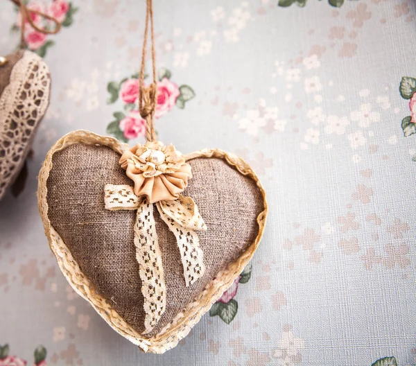 El corazón simbólico de la arpillera yace — Foto de Stock