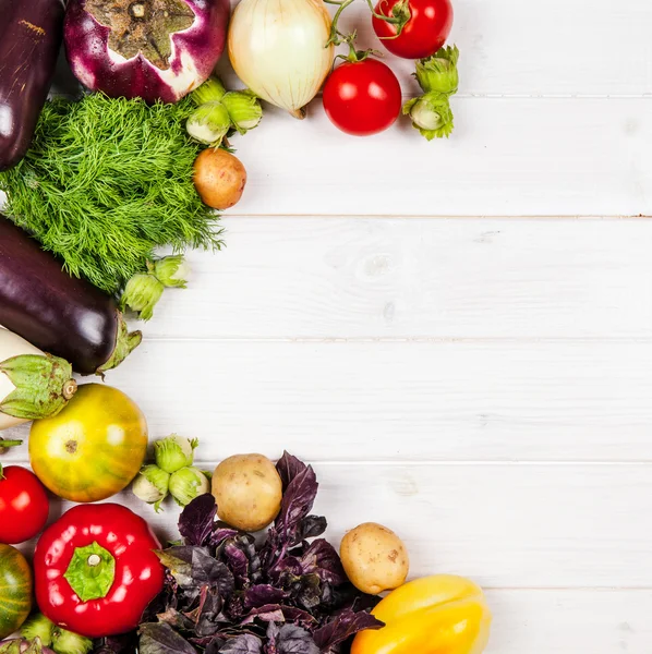 Fresh vegetables on white wooden background — Stock Photo, Image