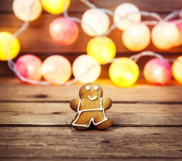 Christmas food, Gingerbread Man on a wooden background. garland for the new year — Stock Photo, Image