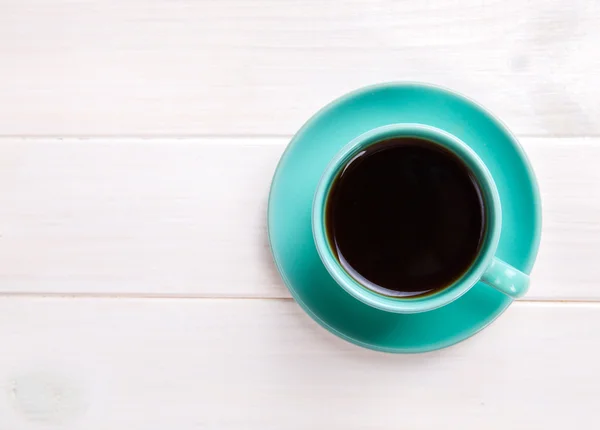 Turquesa Copa de café fresco sobre mesa de madera blanca —  Fotos de Stock