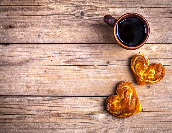 Läckra bakverk till frukost med kaffe — Stockfoto