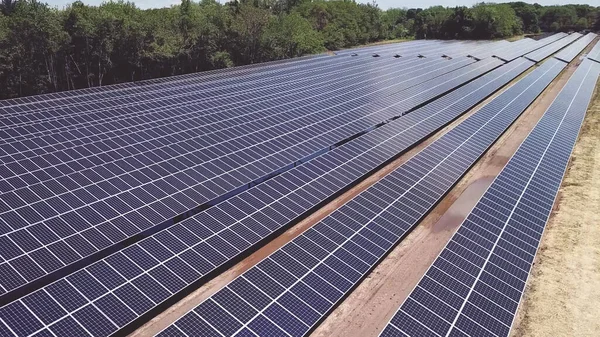 Drone Vista Alto Ángulo Los Paneles Energía Solar Durante Día — Foto de Stock