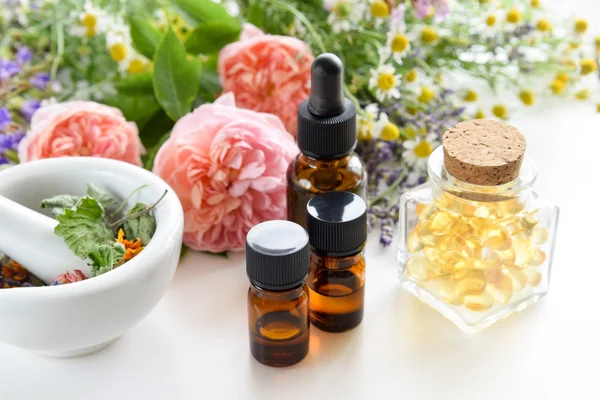 Alternative therapy with essential oils and supplements — Stock Photo, Image