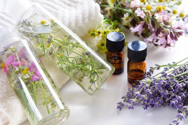 Essential oils with natural cosmetics — Stock Photo, Image