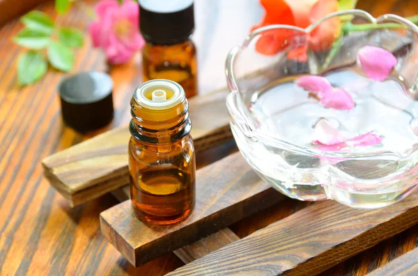 Æteriske olier til aromaterapi behandling - Stock-foto