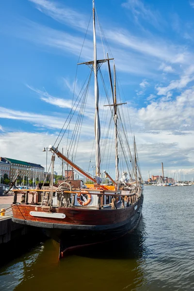 Old wooden sailing ship in harbour — Stock Photo, Image