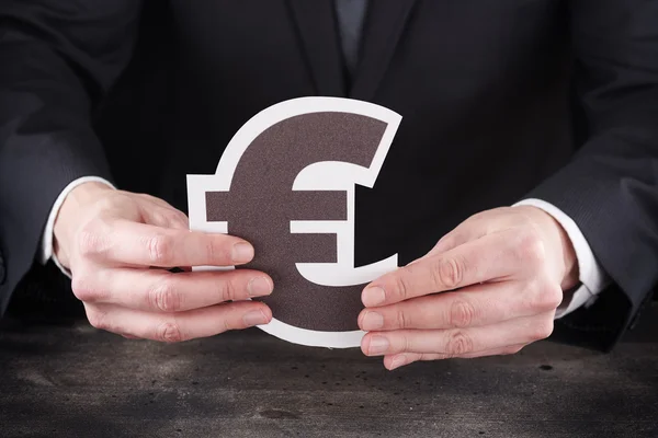Homem segurando ícone do euro nas mãos — Fotografia de Stock