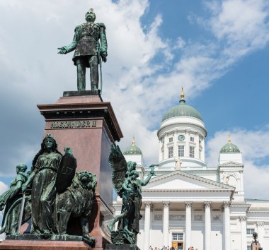 Helsinki Katedrali bulutlu gökyüzü mavi
