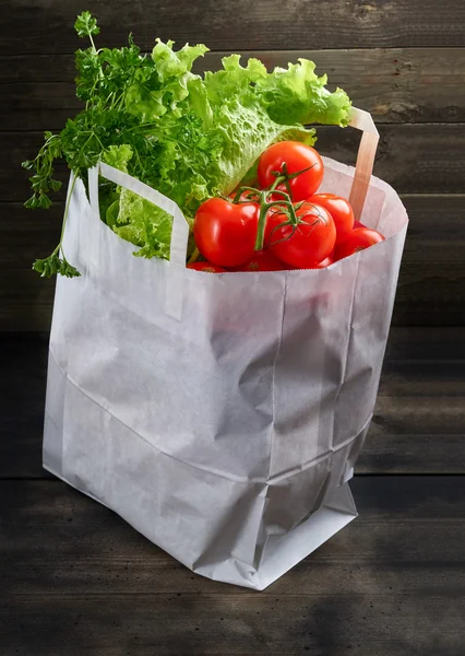 Saco de compras com mantimentos . — Fotografia de Stock