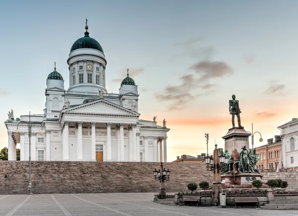 Helsinki Katedrali üzerinde gündoğumu