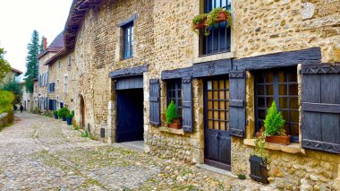 Fransa 'nın büyüleyici ortaçağ köyü Perouges