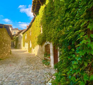 Fransa 'nın büyüleyici ortaçağ köyü Perouges