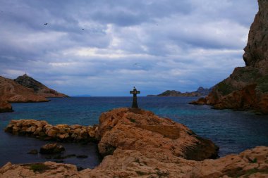 Fransa 'nın güneyindeki Marsilya' daki Les Goudes kayalıkları.