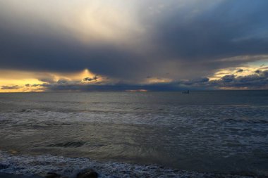 Sainte Marie de la Mer 'deki Camargue Ulusal Parkı' nda güzel bir gün doğumu.