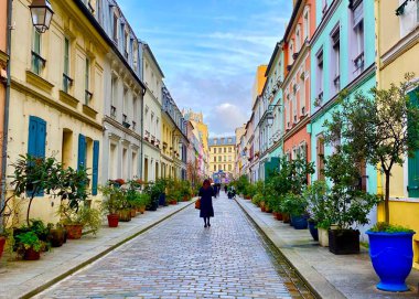 Rue Cremieux - Paris 'in en renkli caddesi.