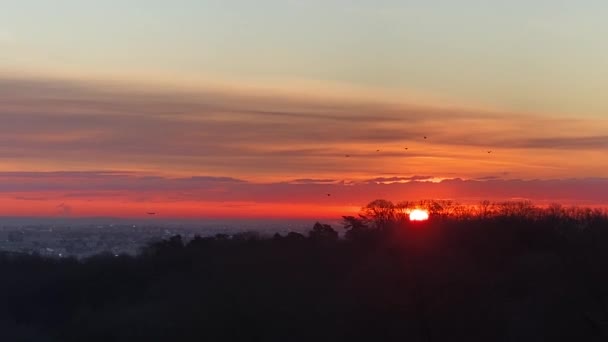 Schöner Himmel Vor Und Nach Dem Sonnenaufgang — Stockvideo