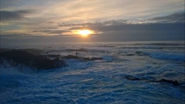 İrlanda 'da Lahinch' teki etkileyici Atlantik Okyanusu