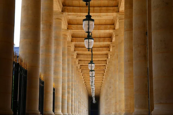 파리에 궁전의 기둥들 — 스톡 사진
