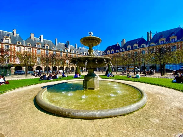 Prachtige Fontein Place Des Vosges Parijs — Stockfoto